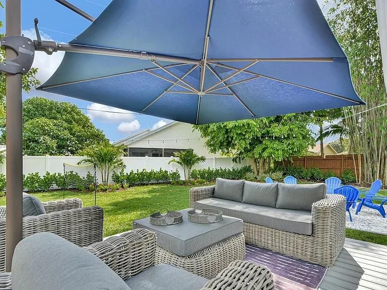 For Sale: $795,000 (4 beds, 2 baths, 1574 Square Feet)