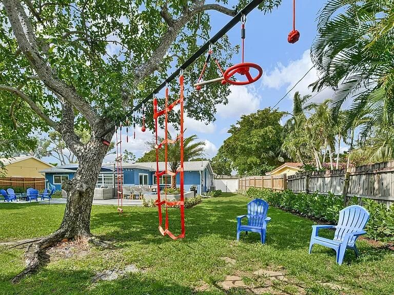 For Sale: $795,000 (4 beds, 2 baths, 1574 Square Feet)