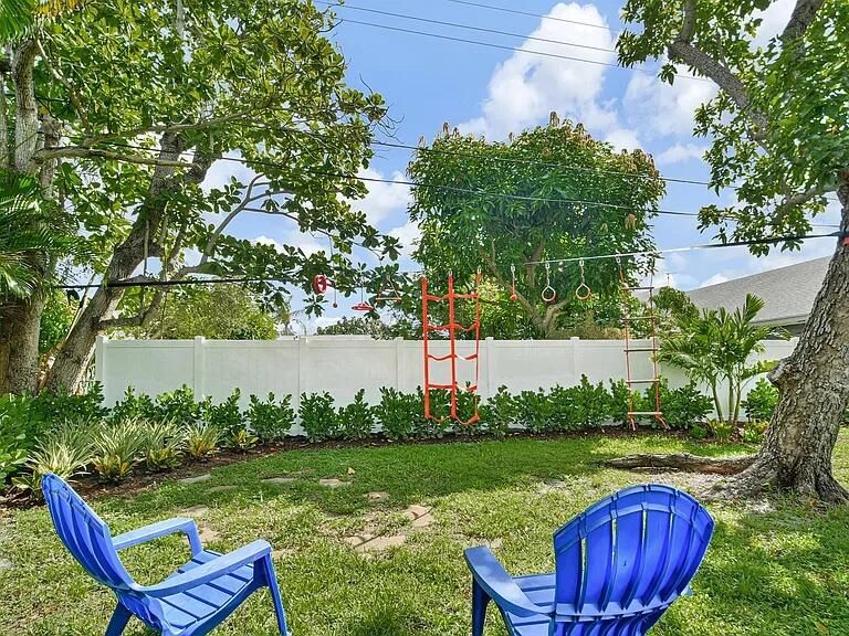 For Sale: $795,000 (4 beds, 2 baths, 1574 Square Feet)