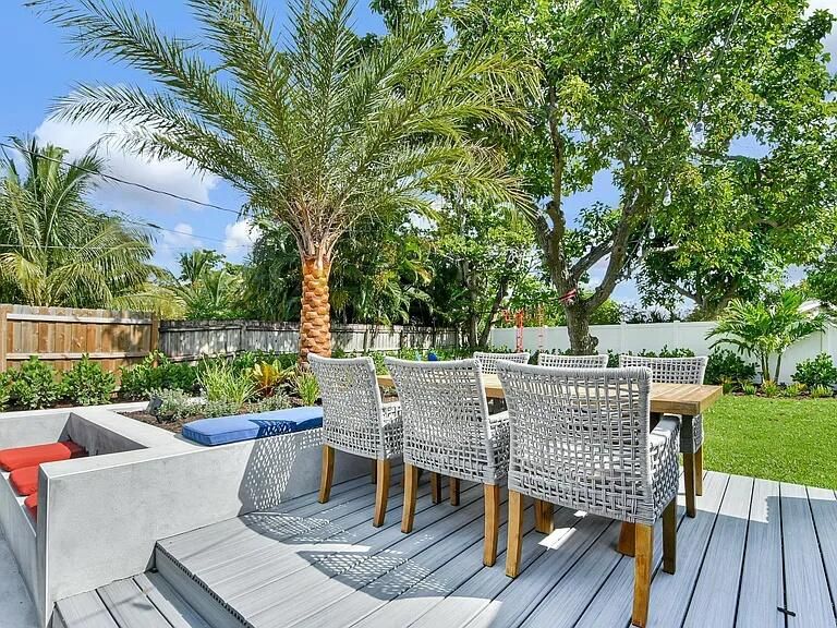 For Sale: $795,000 (4 beds, 2 baths, 1574 Square Feet)