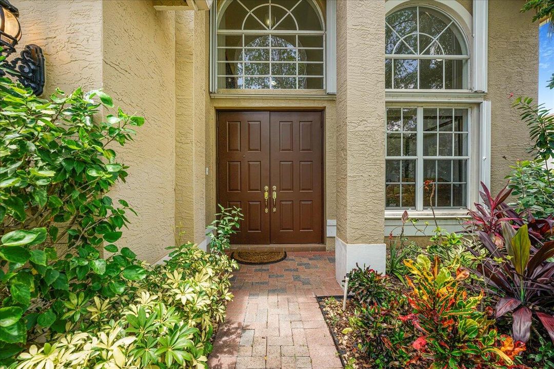 En Venta: $1,150,000 (4 camas, 4 baños, 2819 Pies cuadrados)