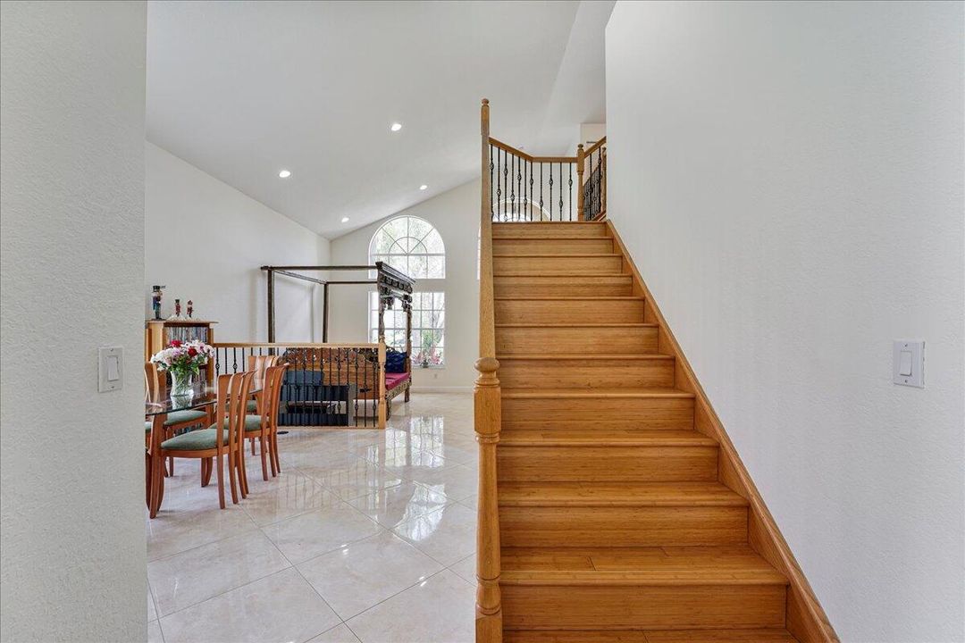 En Venta: $1,150,000 (4 camas, 4 baños, 2819 Pies cuadrados)