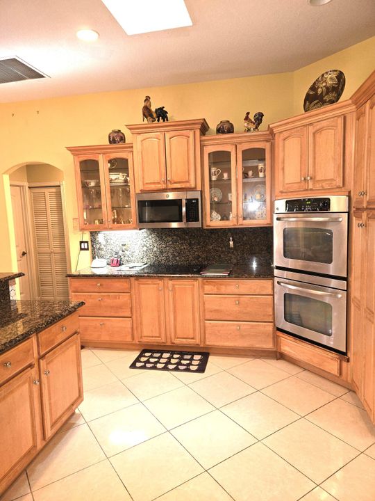 For Sale: $415,000 (3 beds, 2 baths, 2294 Square Feet)