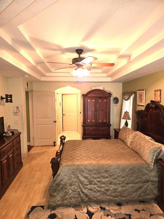 For Sale: $415,000 (3 beds, 2 baths, 2294 Square Feet)