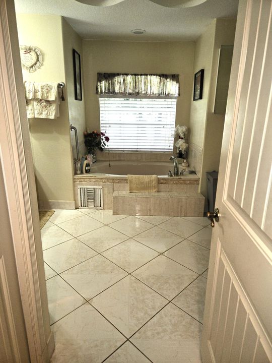 For Sale: $415,000 (3 beds, 2 baths, 2294 Square Feet)