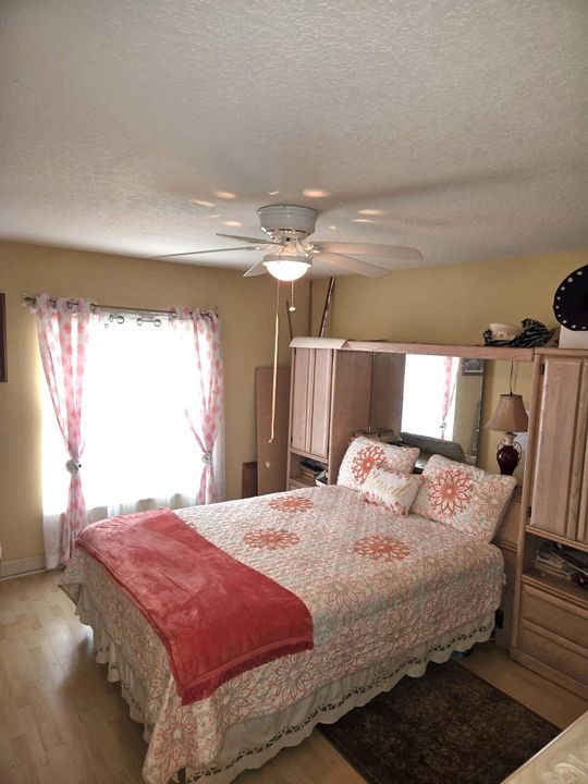 For Sale: $415,000 (3 beds, 2 baths, 2294 Square Feet)