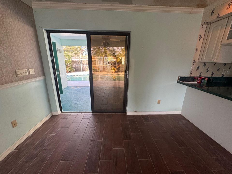 На продажу: $240,000 (2 спален, 2 ванн, 1288 Квадратных фут)