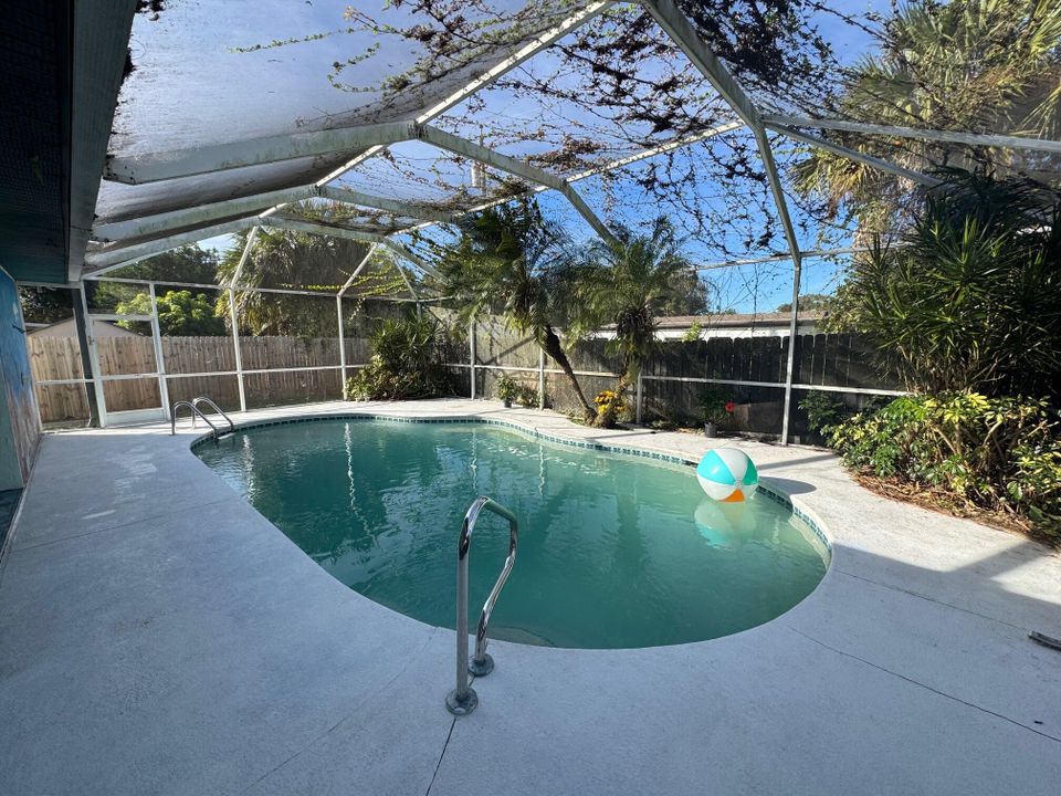 На продажу: $240,000 (2 спален, 2 ванн, 1288 Квадратных фут)