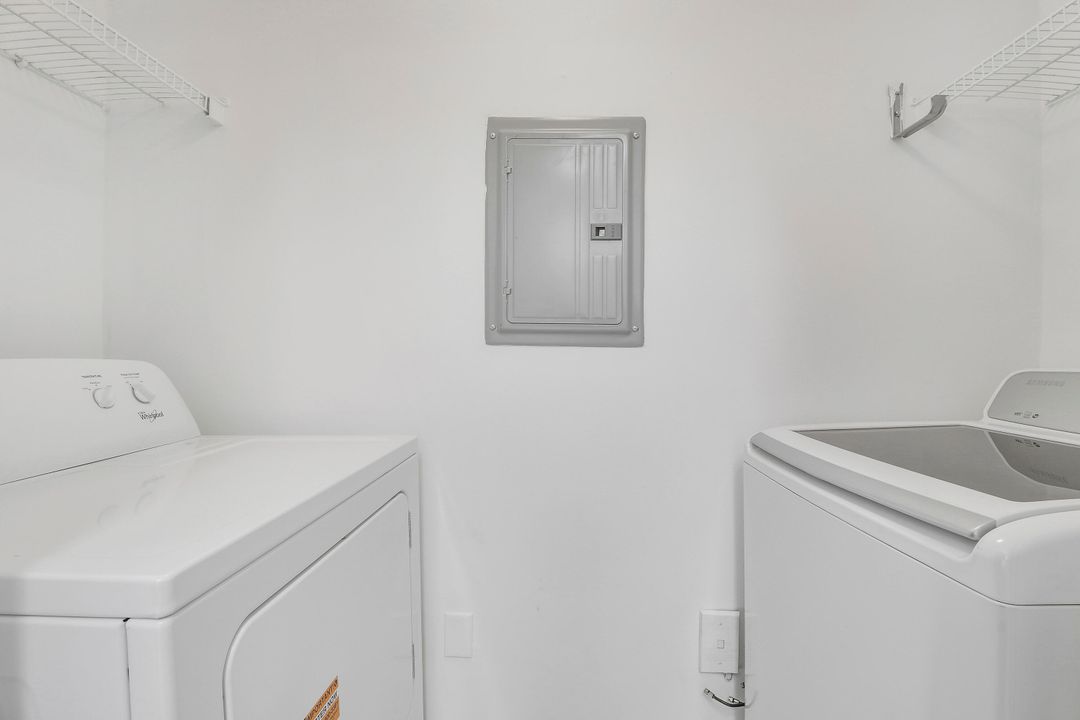 合同活跃: $2,650 (3 贝兹, 2 浴室, 1193 平方英尺)