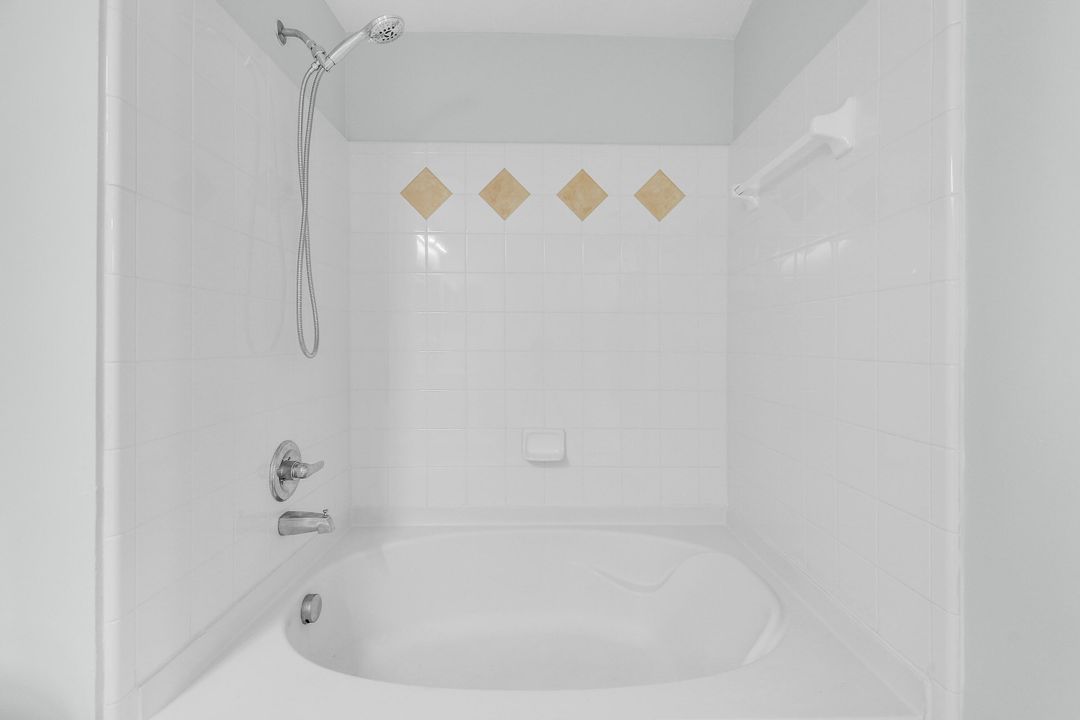 合同活跃: $2,650 (3 贝兹, 2 浴室, 1193 平方英尺)