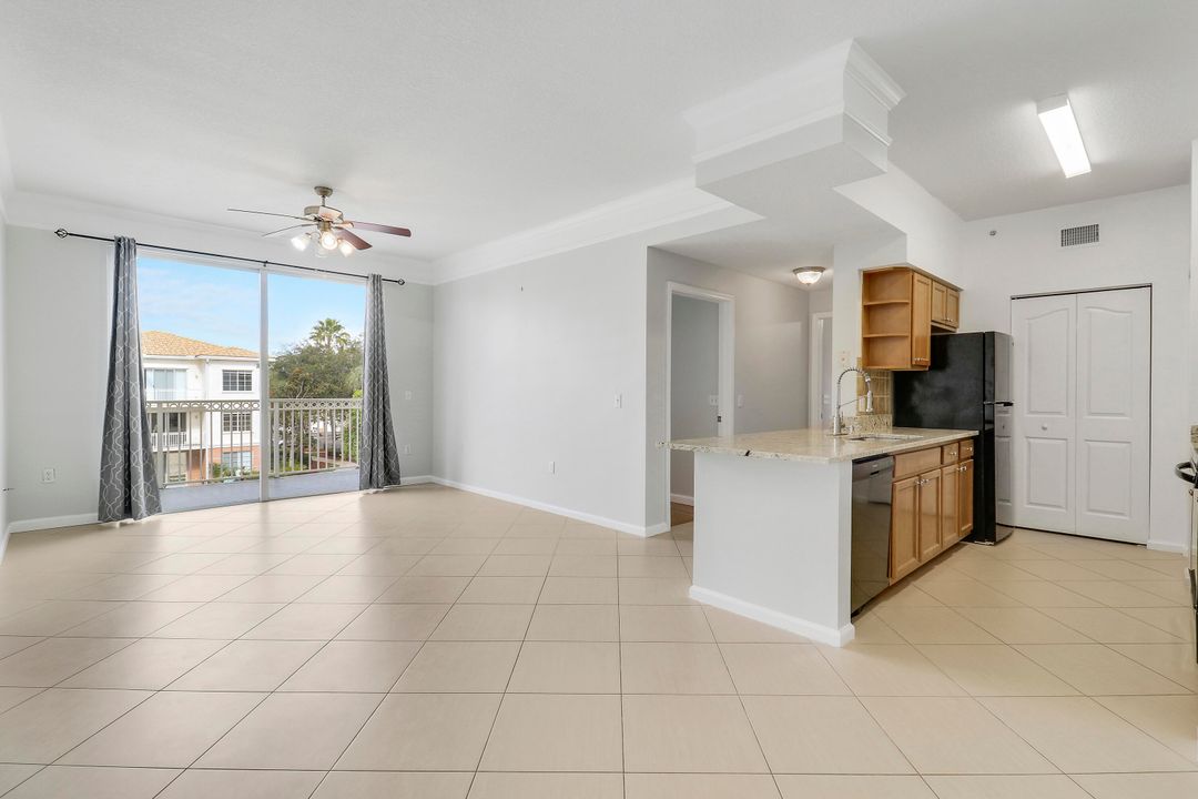 合同活跃: $2,650 (3 贝兹, 2 浴室, 1193 平方英尺)