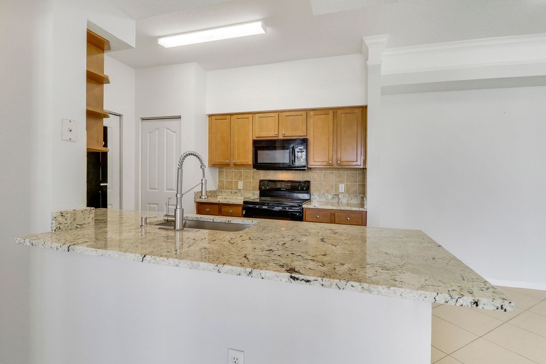 合同活跃: $2,650 (3 贝兹, 2 浴室, 1193 平方英尺)