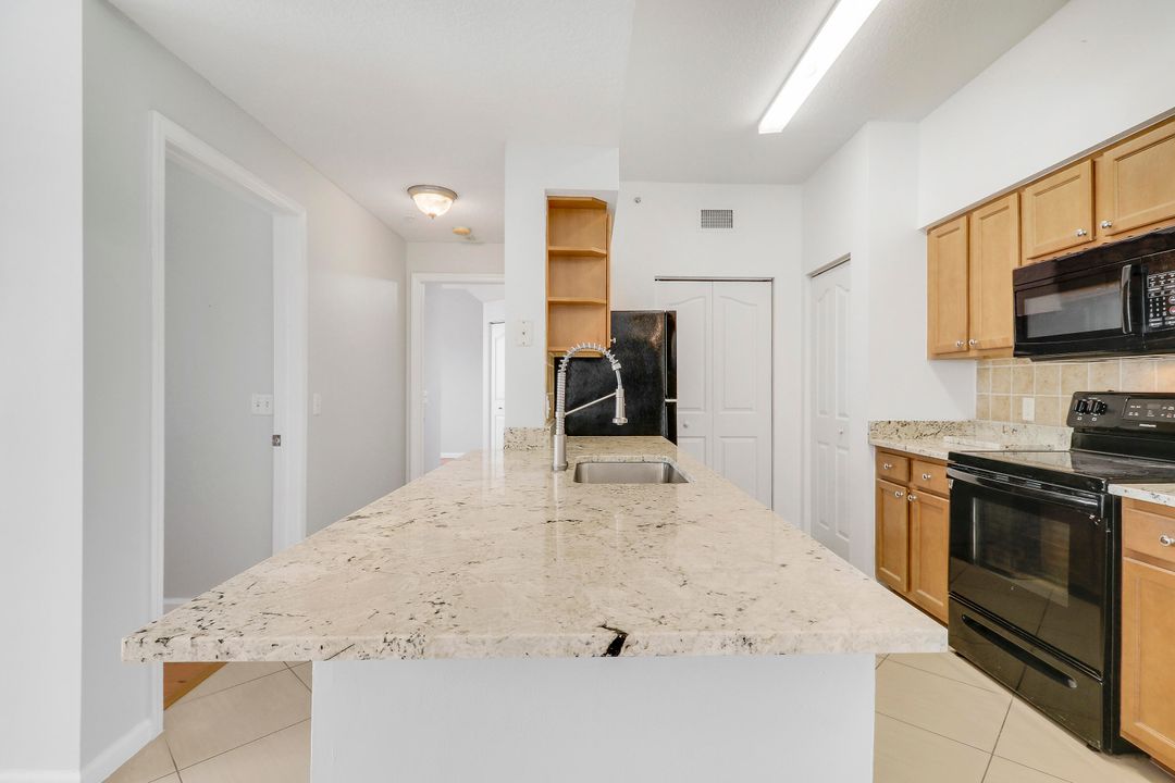 合同活跃: $2,650 (3 贝兹, 2 浴室, 1193 平方英尺)