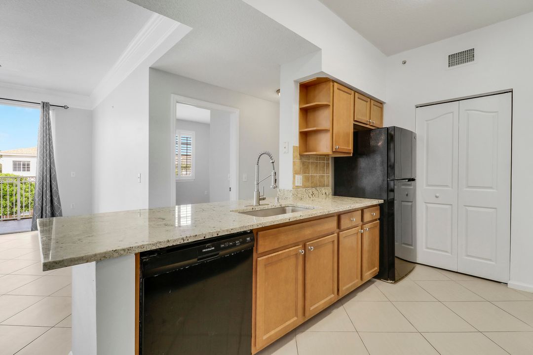 合同活跃: $2,650 (3 贝兹, 2 浴室, 1193 平方英尺)