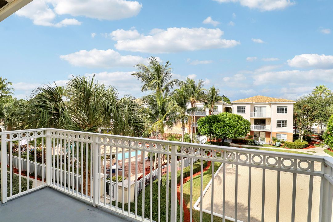 合同活跃: $2,650 (3 贝兹, 2 浴室, 1193 平方英尺)