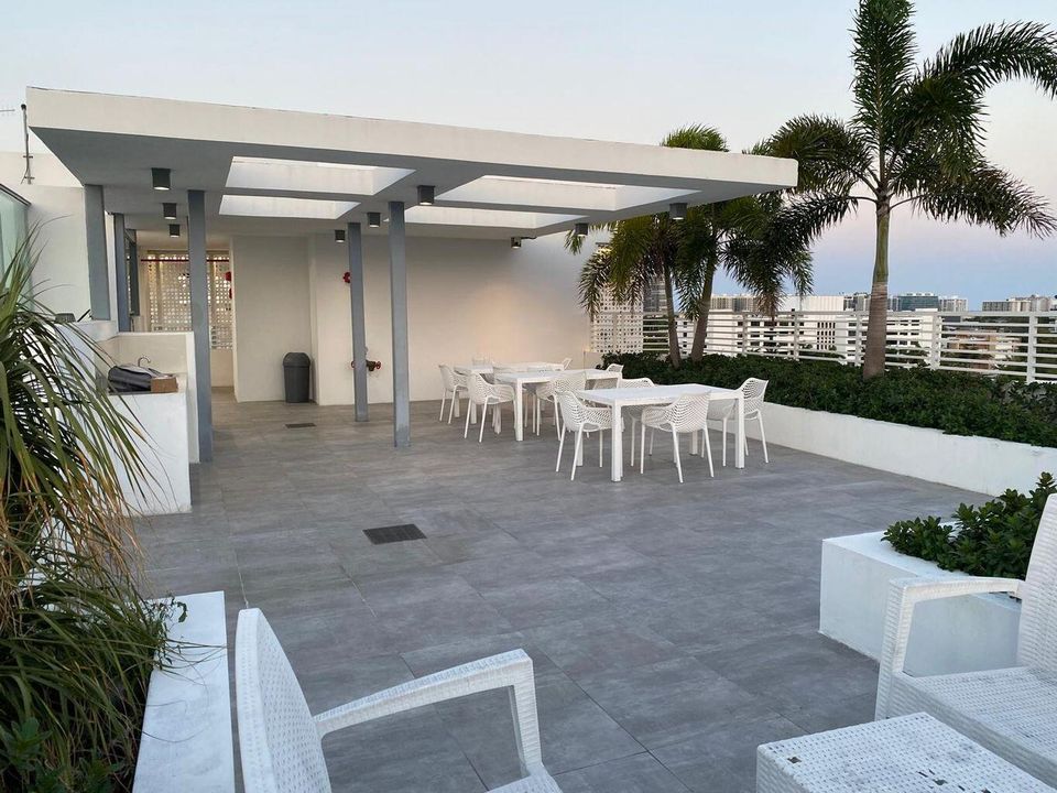 For Rent: $7,250 (2 beds, 2 baths, 1260 Square Feet)