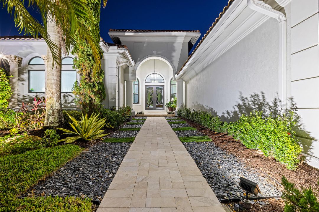 For Sale: $1,789,900 (5 beds, 4 baths, 3850 Square Feet)