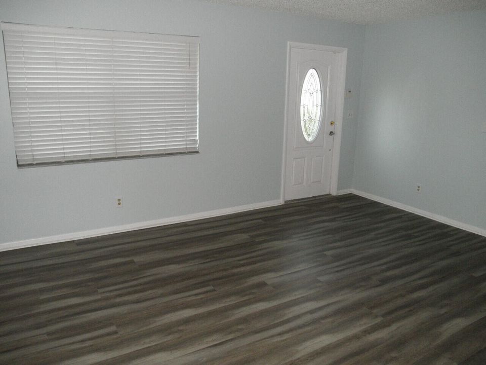 出租: $2,250 (3 贝兹, 2 浴室, 1120 平方英尺)