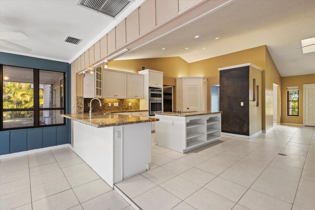 For Sale: $550,000 (3 beds, 2 baths, 2507 Square Feet)