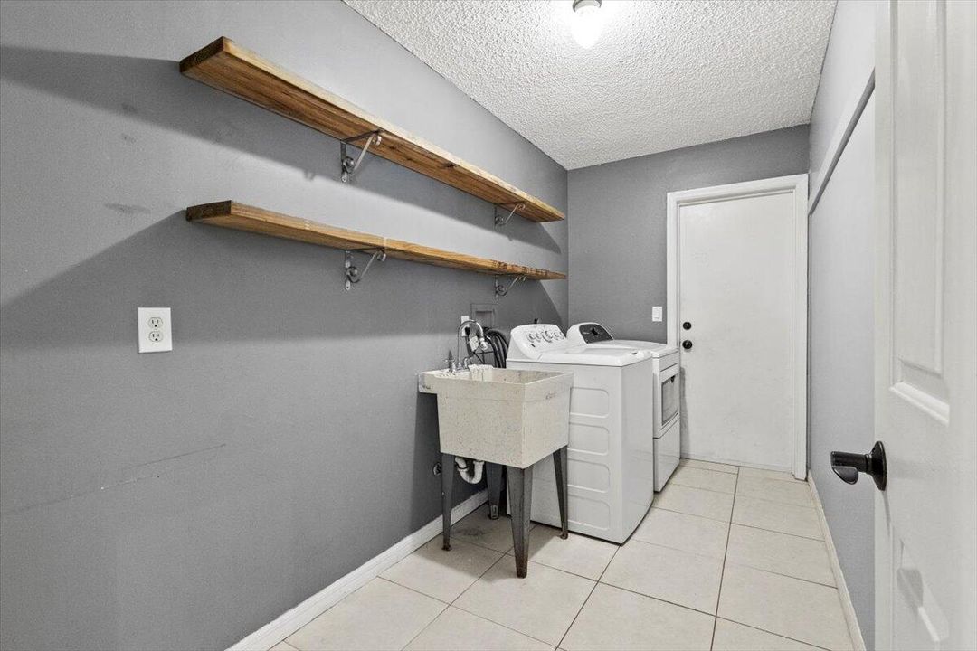 For Sale: $550,000 (3 beds, 2 baths, 2507 Square Feet)