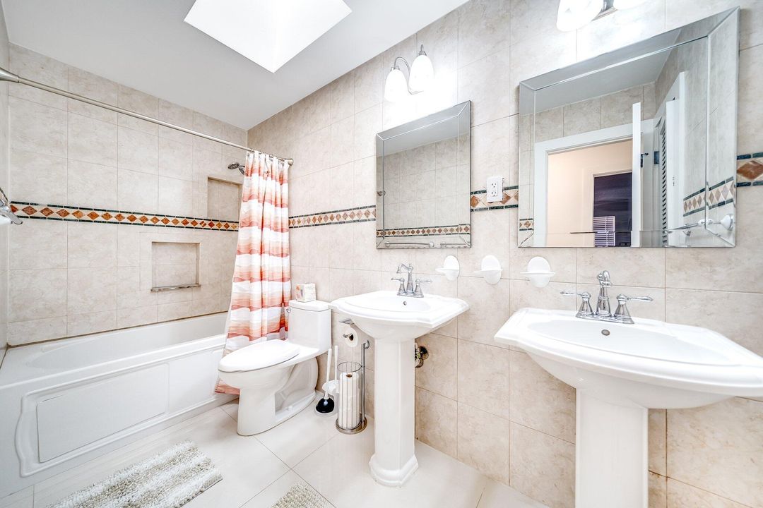 For Rent: $5,000 (4 beds, 2 baths, 2210 Square Feet)