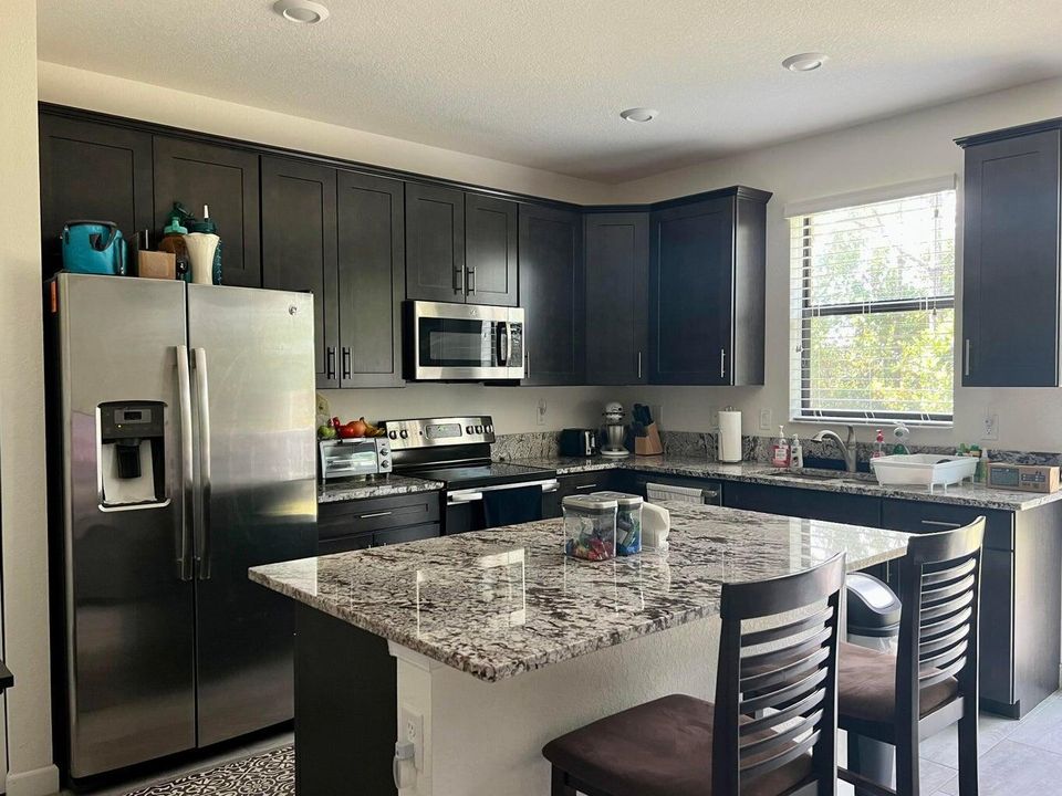 En Renta: $3,699 (4 camas, 3 baños, 2008 Pies cuadrados)