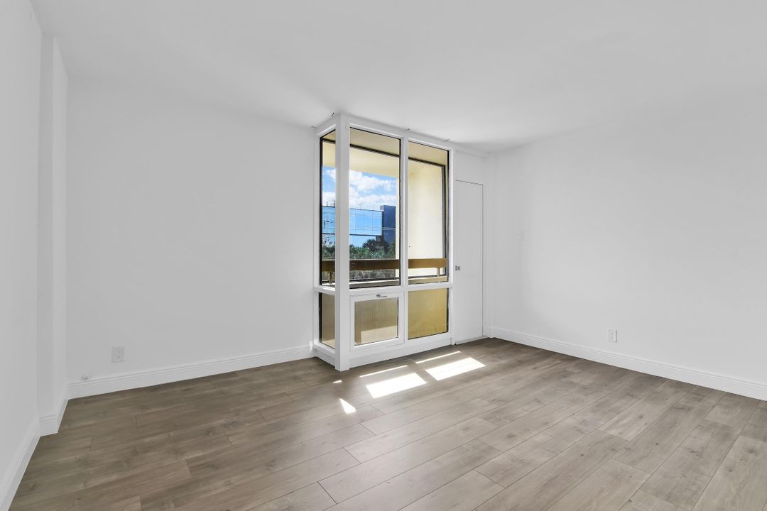 For Sale: $350,000 (2 beds, 2 baths, 1281 Square Feet)