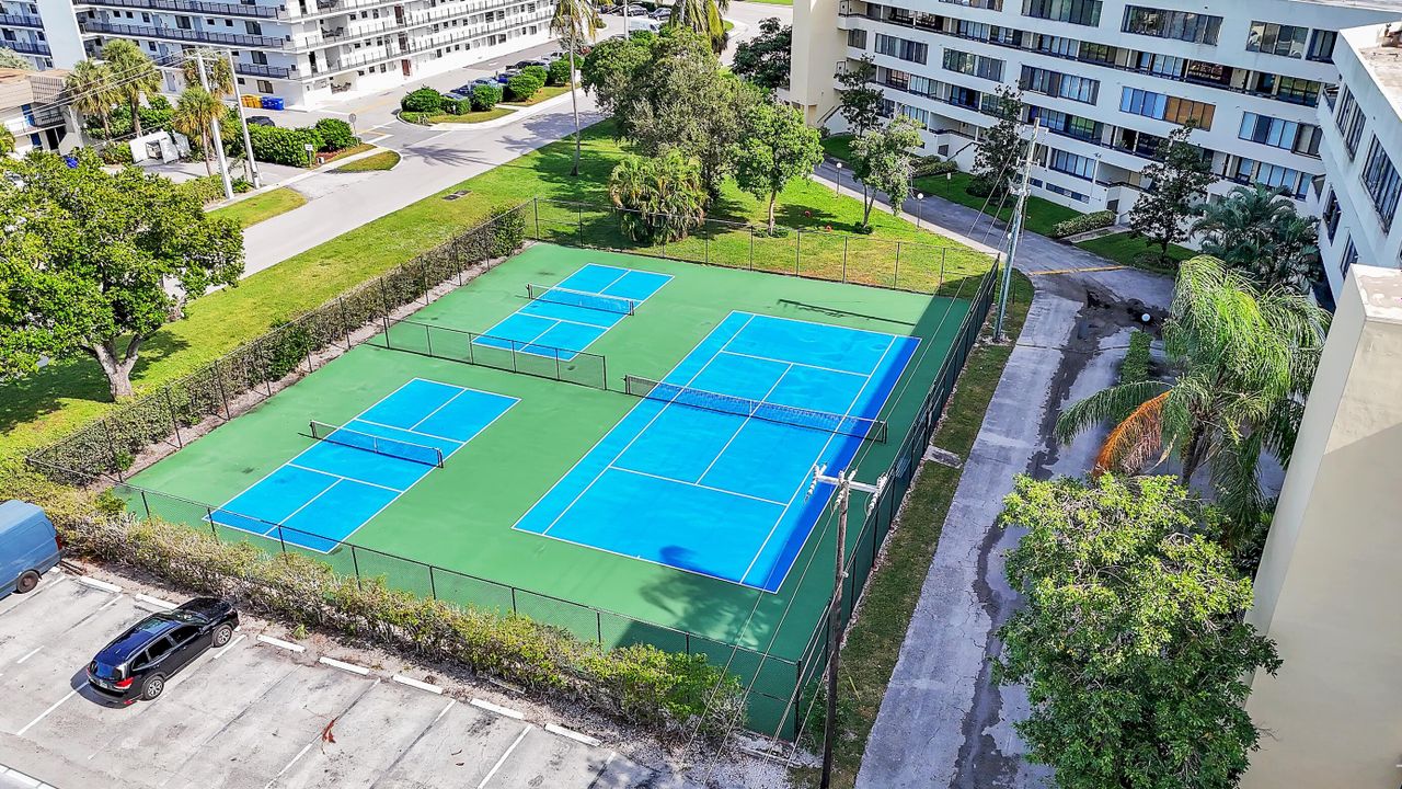 For Sale: $350,000 (2 beds, 2 baths, 1281 Square Feet)