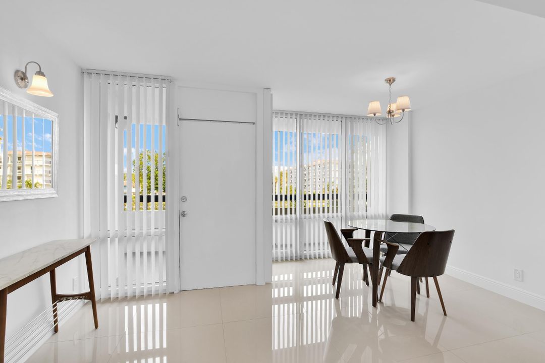 For Sale: $350,000 (2 beds, 2 baths, 1281 Square Feet)