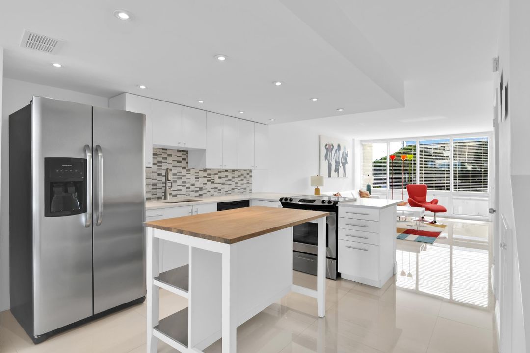 For Sale: $350,000 (2 beds, 2 baths, 1281 Square Feet)