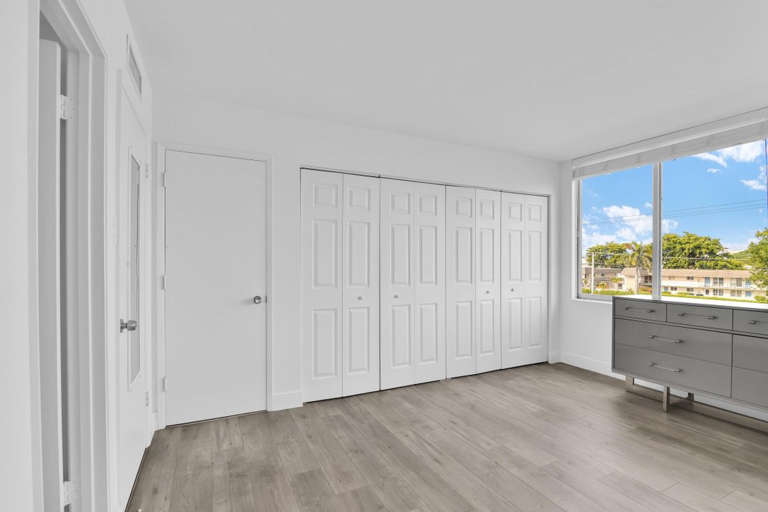 For Sale: $350,000 (2 beds, 2 baths, 1281 Square Feet)