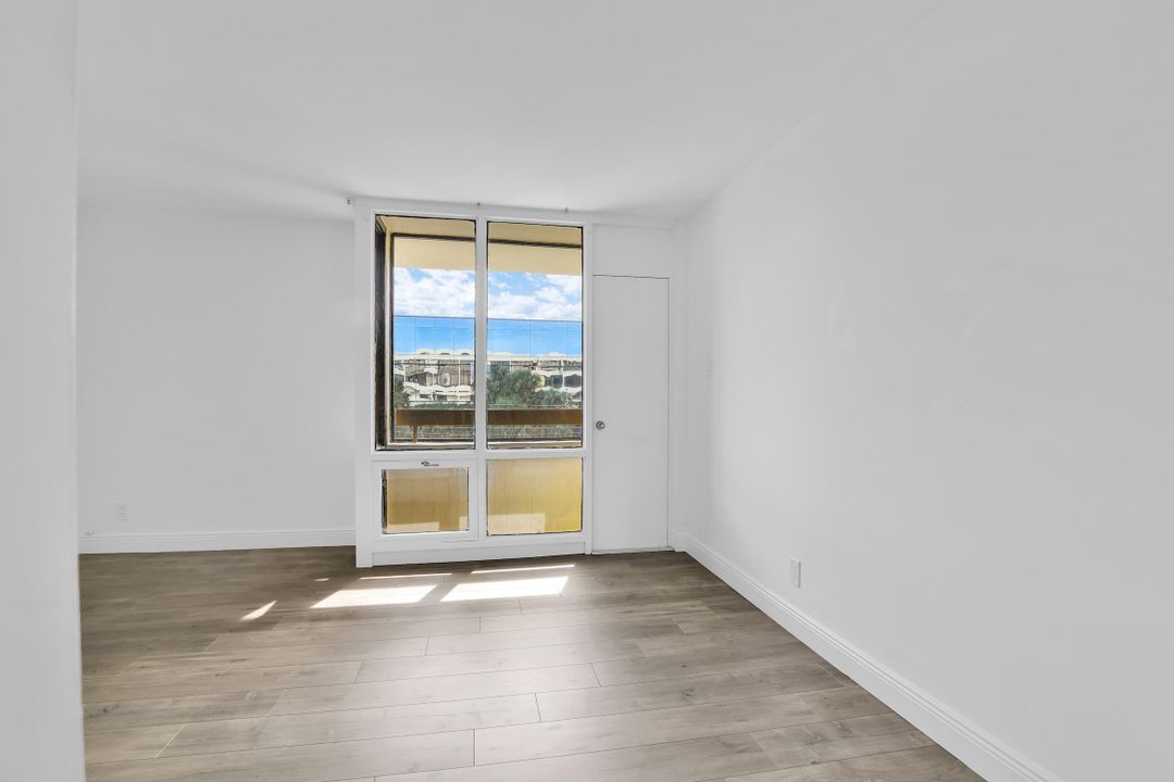 For Sale: $350,000 (2 beds, 2 baths, 1281 Square Feet)