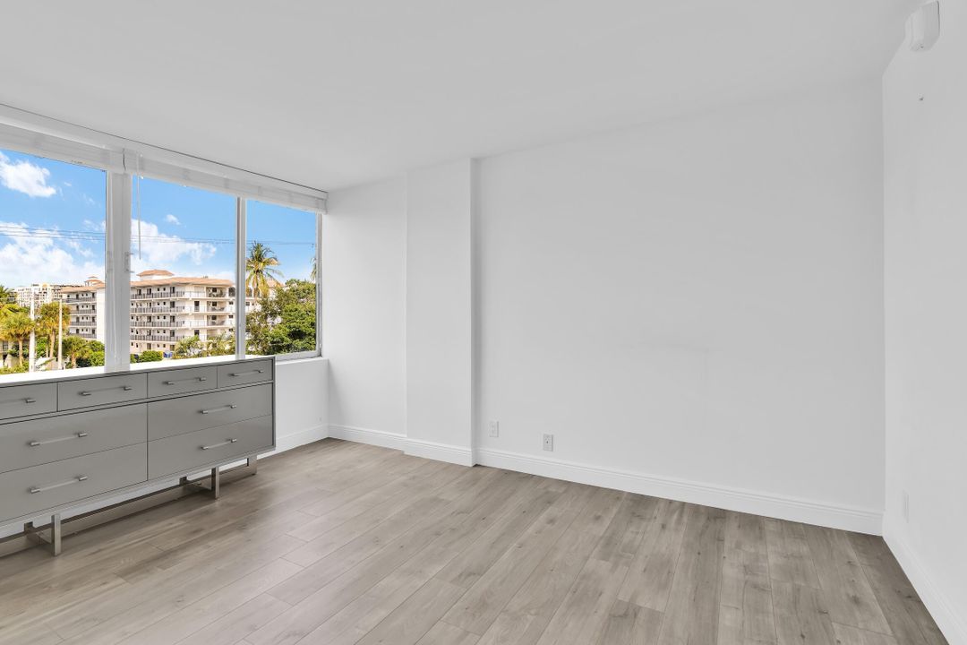 For Sale: $350,000 (2 beds, 2 baths, 1281 Square Feet)