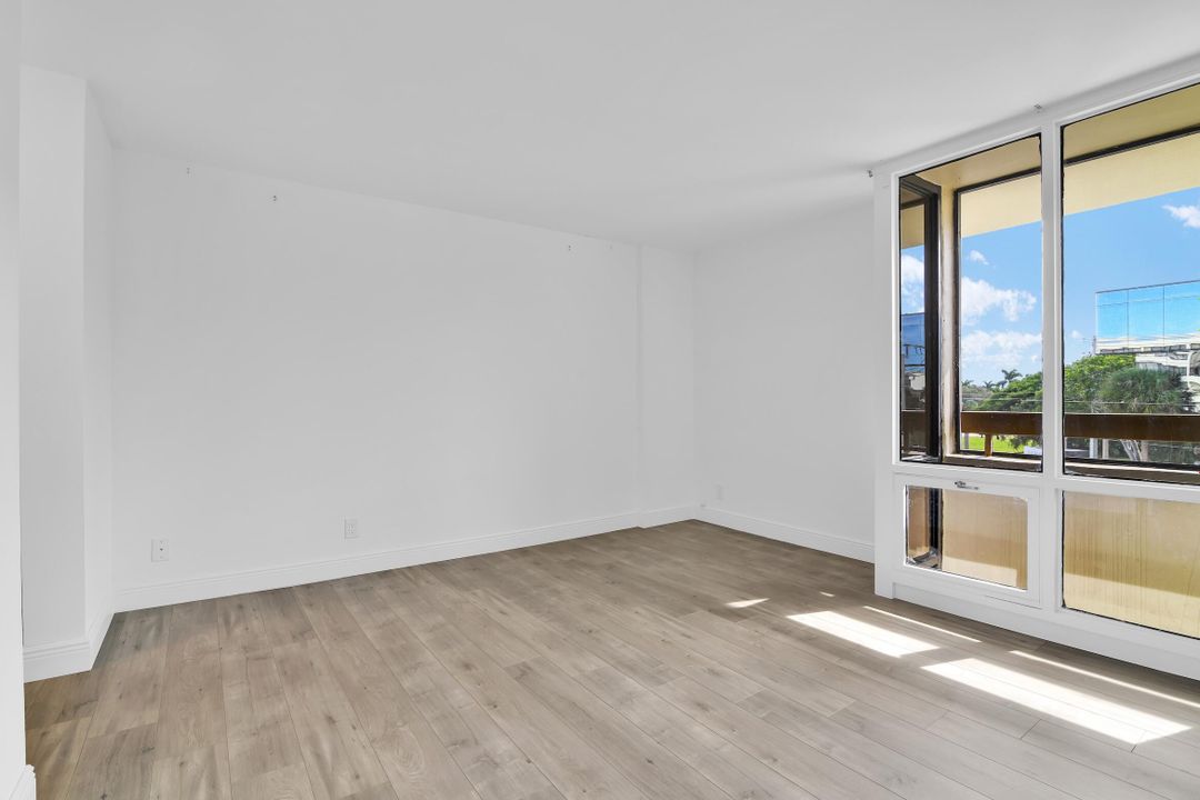 For Sale: $350,000 (2 beds, 2 baths, 1281 Square Feet)