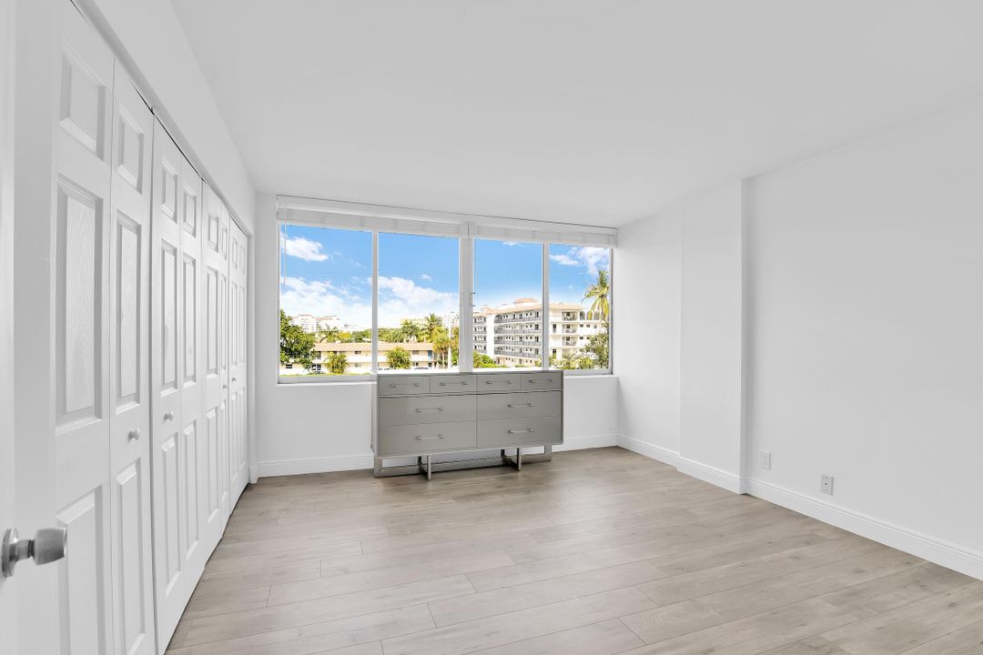 For Sale: $350,000 (2 beds, 2 baths, 1281 Square Feet)