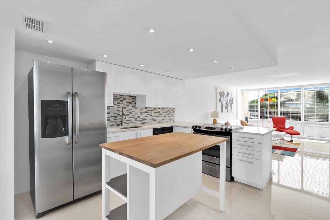 For Sale: $350,000 (2 beds, 2 baths, 1281 Square Feet)