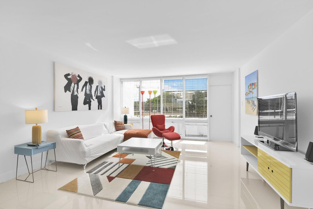 For Sale: $350,000 (2 beds, 2 baths, 1281 Square Feet)