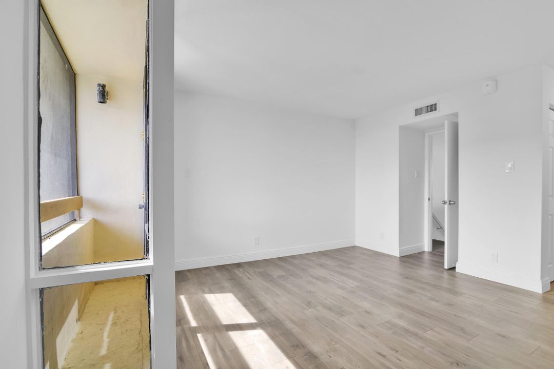 For Sale: $350,000 (2 beds, 2 baths, 1281 Square Feet)