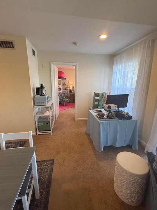 В аренду: $1,650 (1 спален, 1 ванн, 745 Квадратных фут)