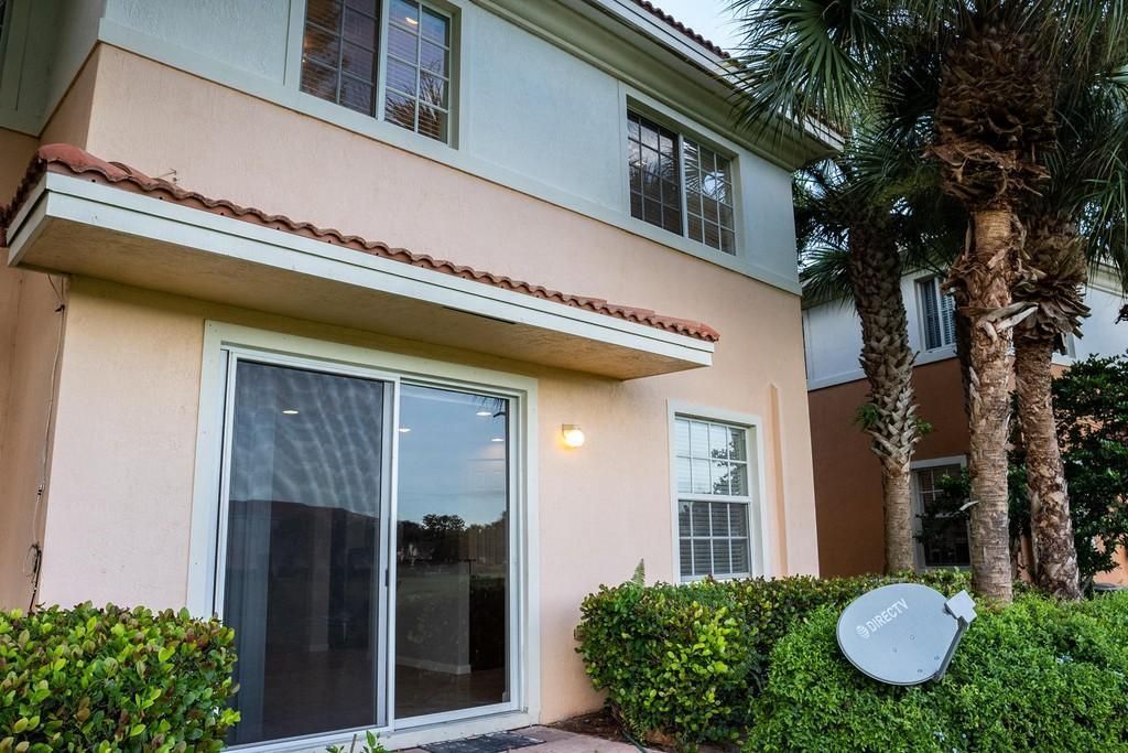 В аренду: $3,100 (3 спален, 3 ванн, 2012 Квадратных фут)