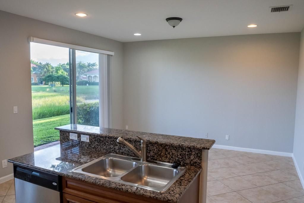 В аренду: $3,100 (3 спален, 3 ванн, 2012 Квадратных фут)