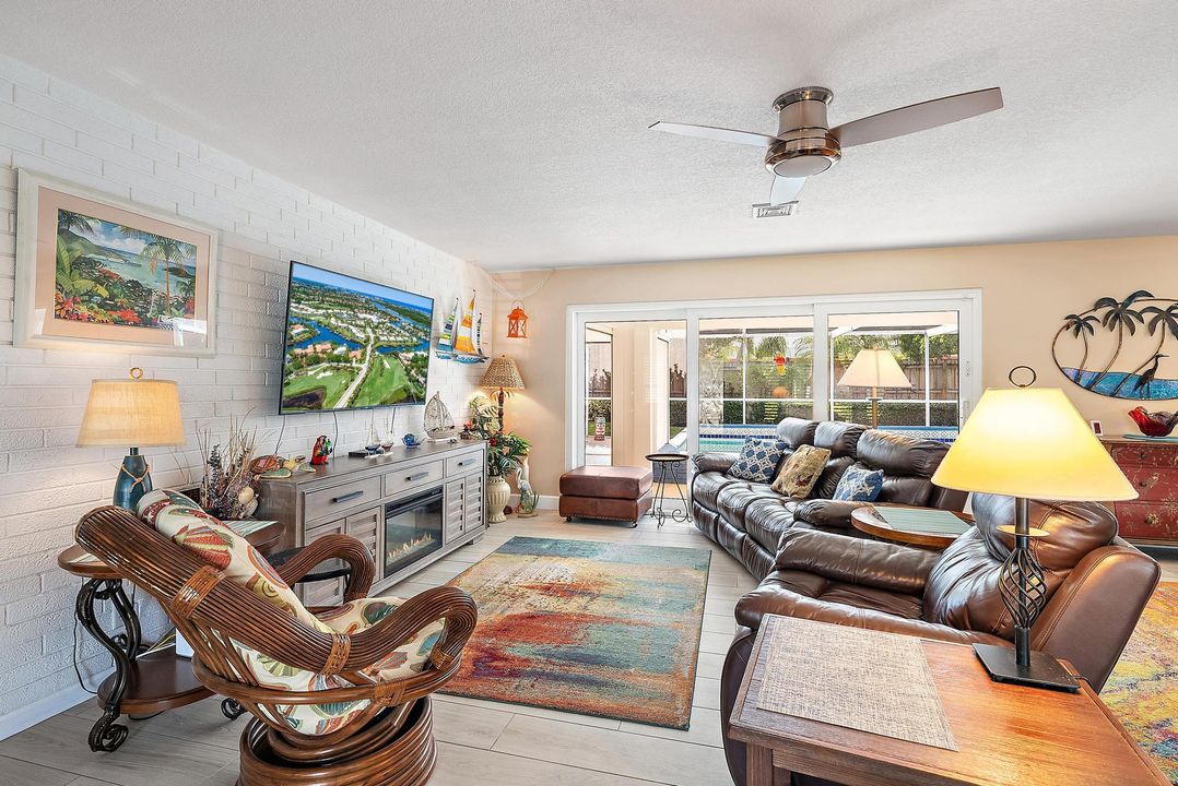 For Sale: $1,500,000 (3 beds, 2 baths, 1584 Square Feet)