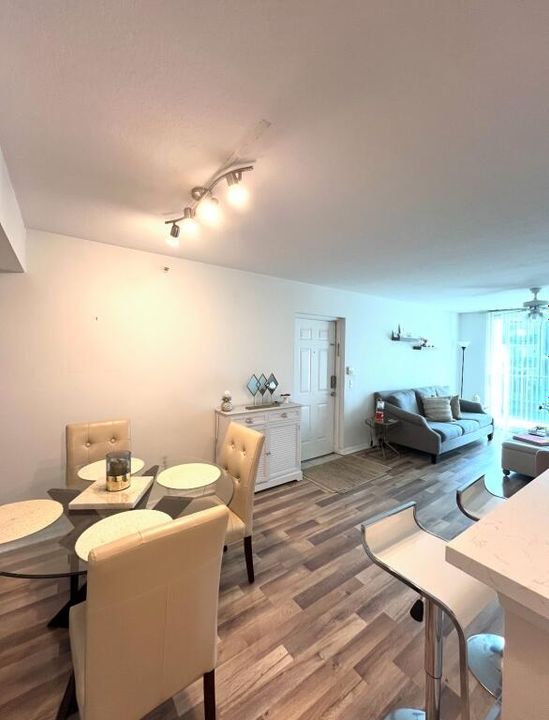 В аренду: $2,000 (1 спален, 1 ванн, 793 Квадратных фут)