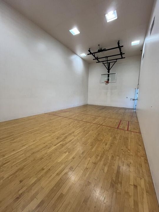 В аренду: $2,000 (1 спален, 1 ванн, 793 Квадратных фут)