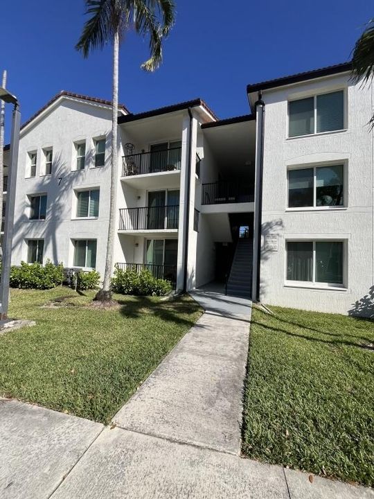 В аренду: $2,000 (1 спален, 1 ванн, 793 Квадратных фут)