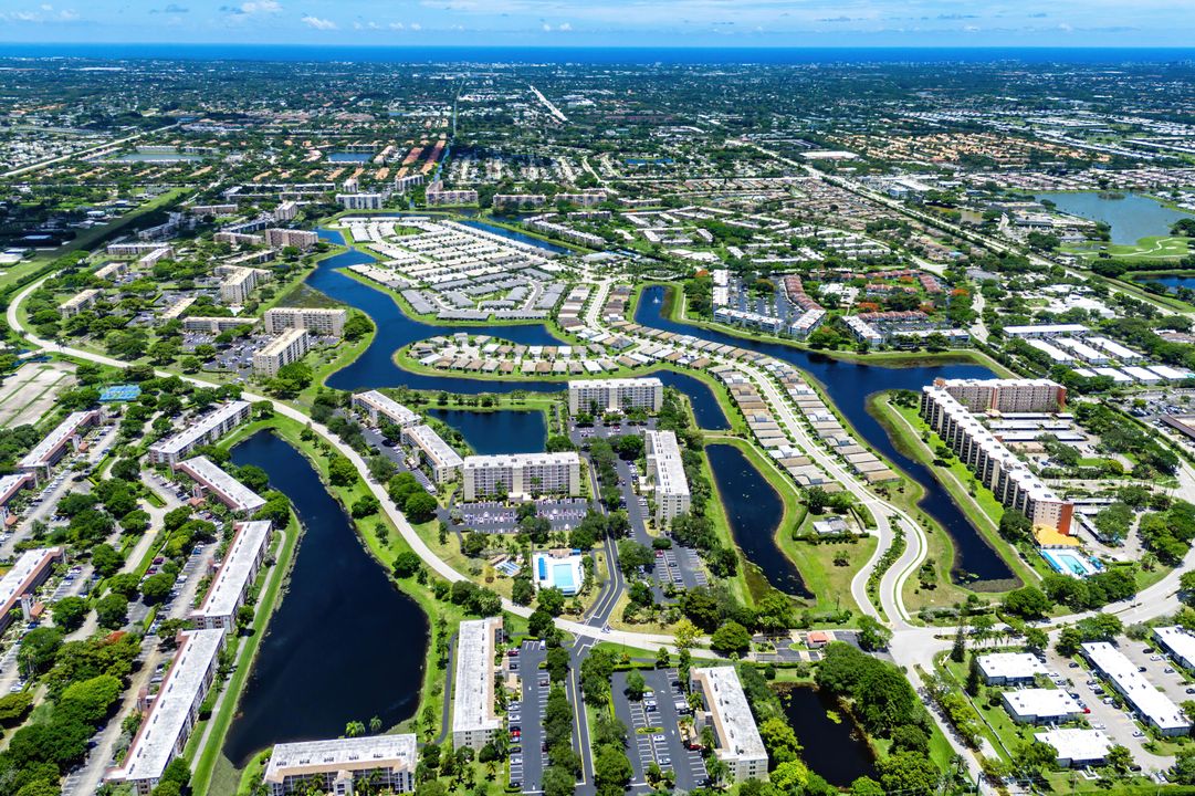 На продажу: $305,000 (2 спален, 2 ванн, 1230 Квадратных фут)