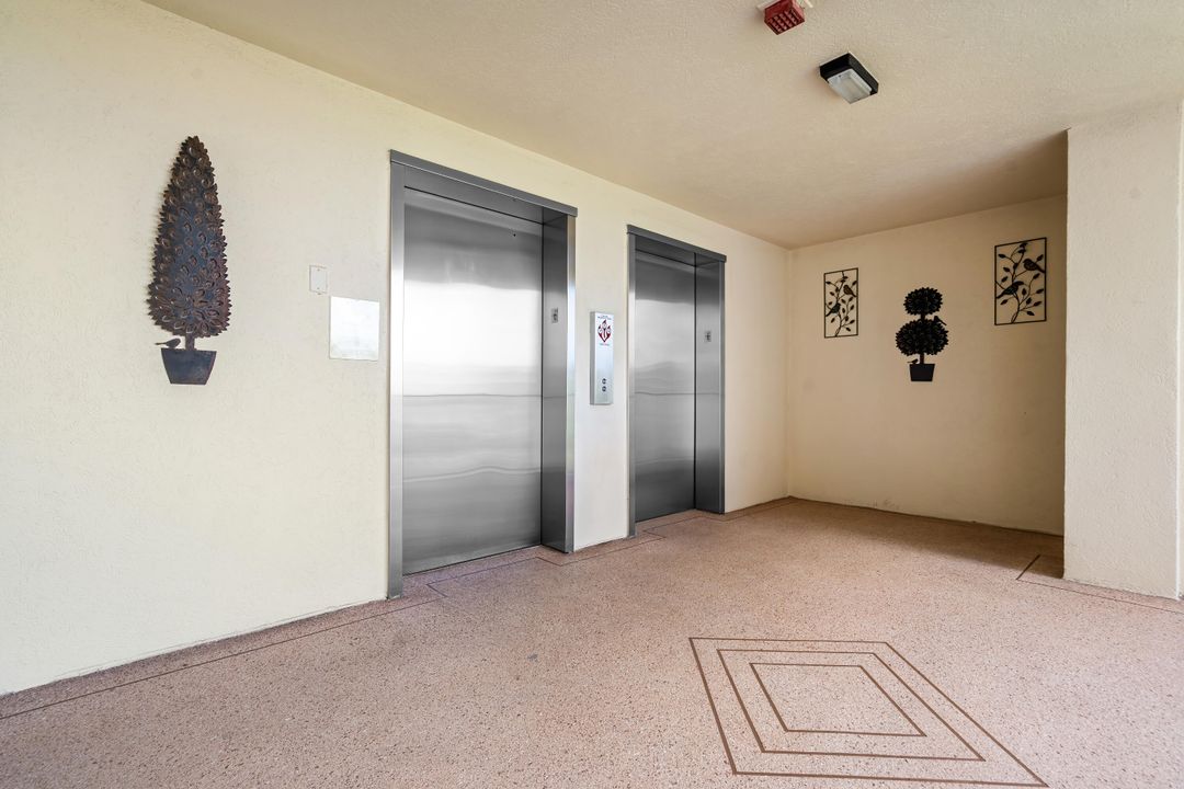 На продажу: $305,000 (2 спален, 2 ванн, 1230 Квадратных фут)