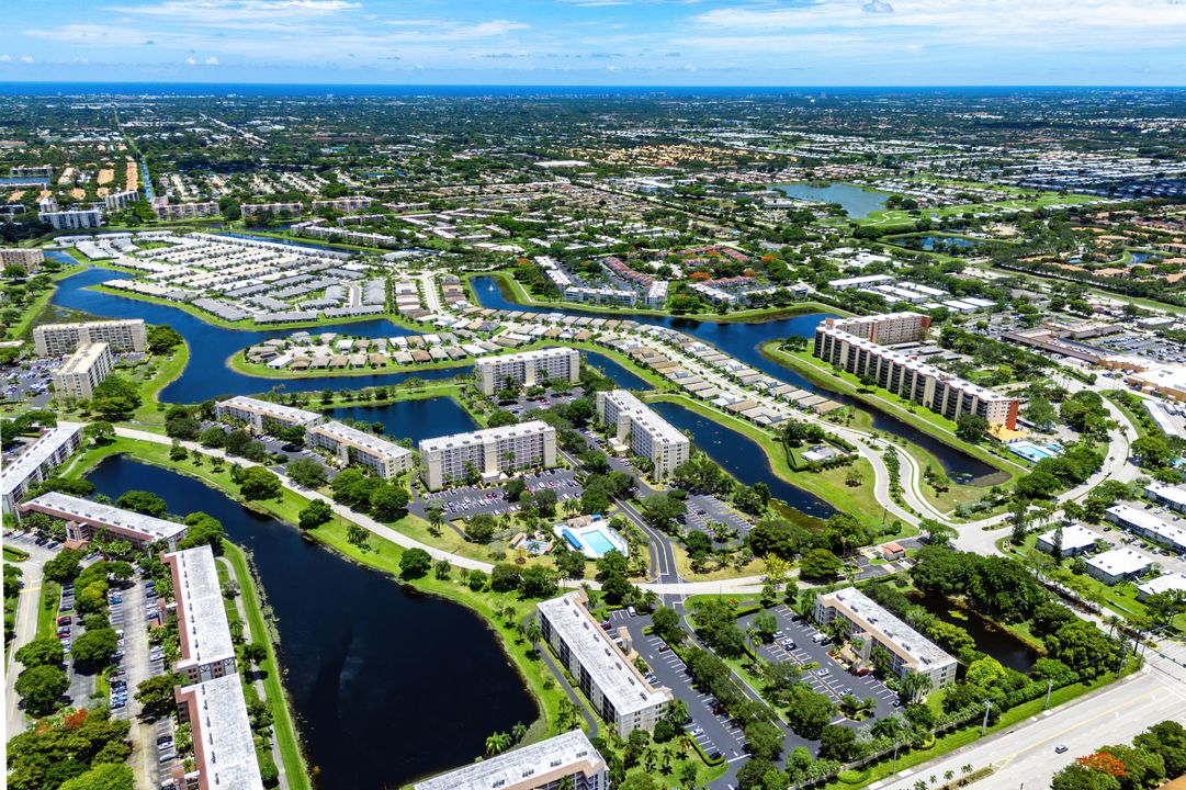 На продажу: $305,000 (2 спален, 2 ванн, 1230 Квадратных фут)