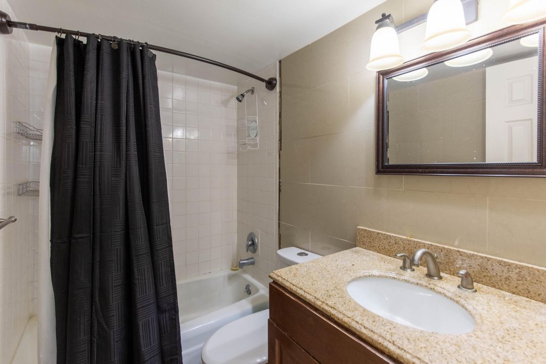 For Sale: $299,000 (1 beds, 1 baths, 640 Square Feet)