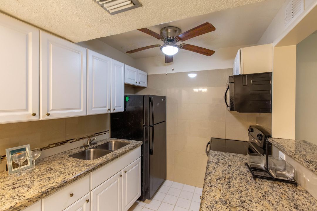 For Sale: $299,000 (1 beds, 1 baths, 640 Square Feet)